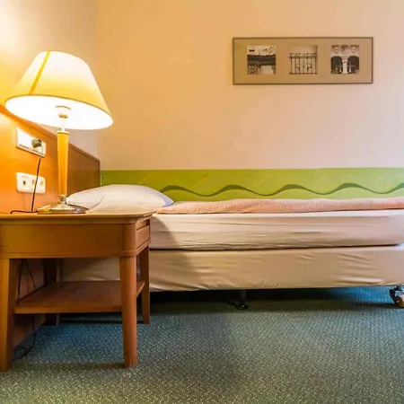 Nina بيت شباب كاتوفيتسه