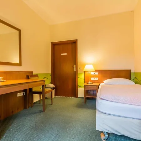 Nina بيت شباب كاتوفيتسه