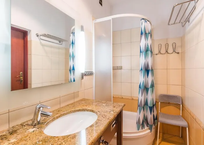 بيت شباب Nina *